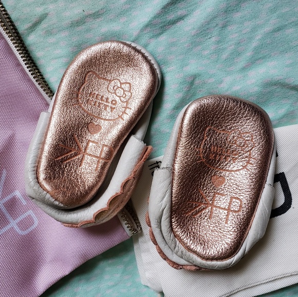 Limited Edition  Freshly Picked × Hello kitty - Picture 3 of 4